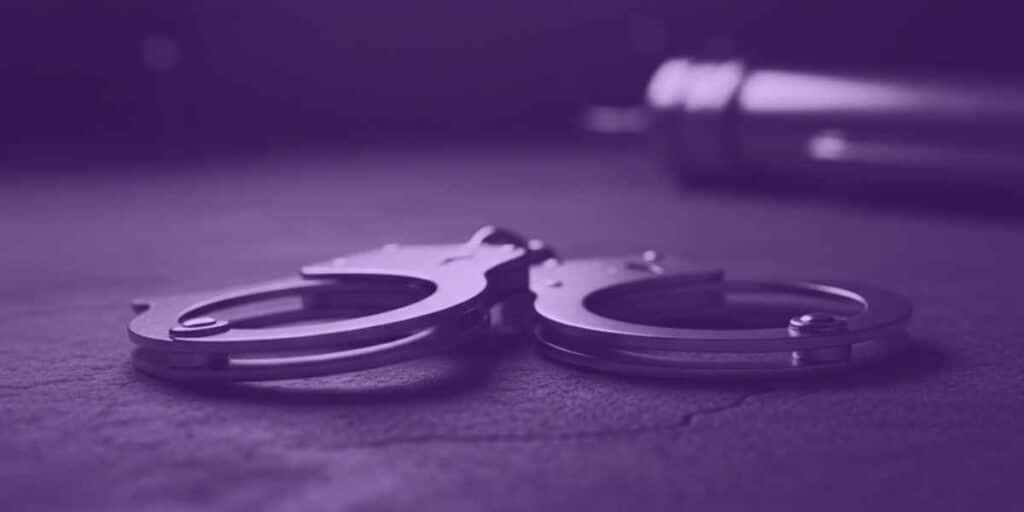 Algemas para prender por crime de roubo